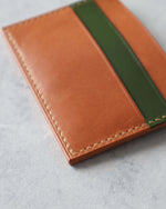 Load image into Gallery viewer, Leather Cardholder, 5 slots, Whiskey+Green, Detail view
