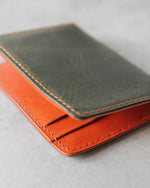 Load image into Gallery viewer, Leather Cardholder, 6 slots, Olive&amp;Orange, Detail View

