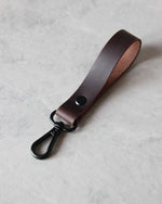 Charger l&#39;image dans la galerie, Leather Keyring, Brown, Black Hardware
