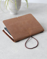 Charger l&#39;image dans la galerie, Leather Passport Cover, Brown, Side View
