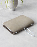 Charger l&#39;image dans la galerie, Leather Passport Cover, Sage green and white, Side View
