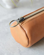 Charger l&#39;image dans la galerie, Leather Pencil Case, Zipper, Natural, End View
