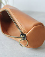 Charger l&#39;image dans la galerie, Leather Pencil Case, Zipper, Natural, Front View
