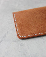 Load image into Gallery viewer, Leather Simple Cardholder, Whiskey, Detail view
