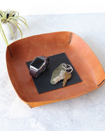 Charger l'image dans la galerie, Leather Valet Tray, Tan and Black, Large, Side View
