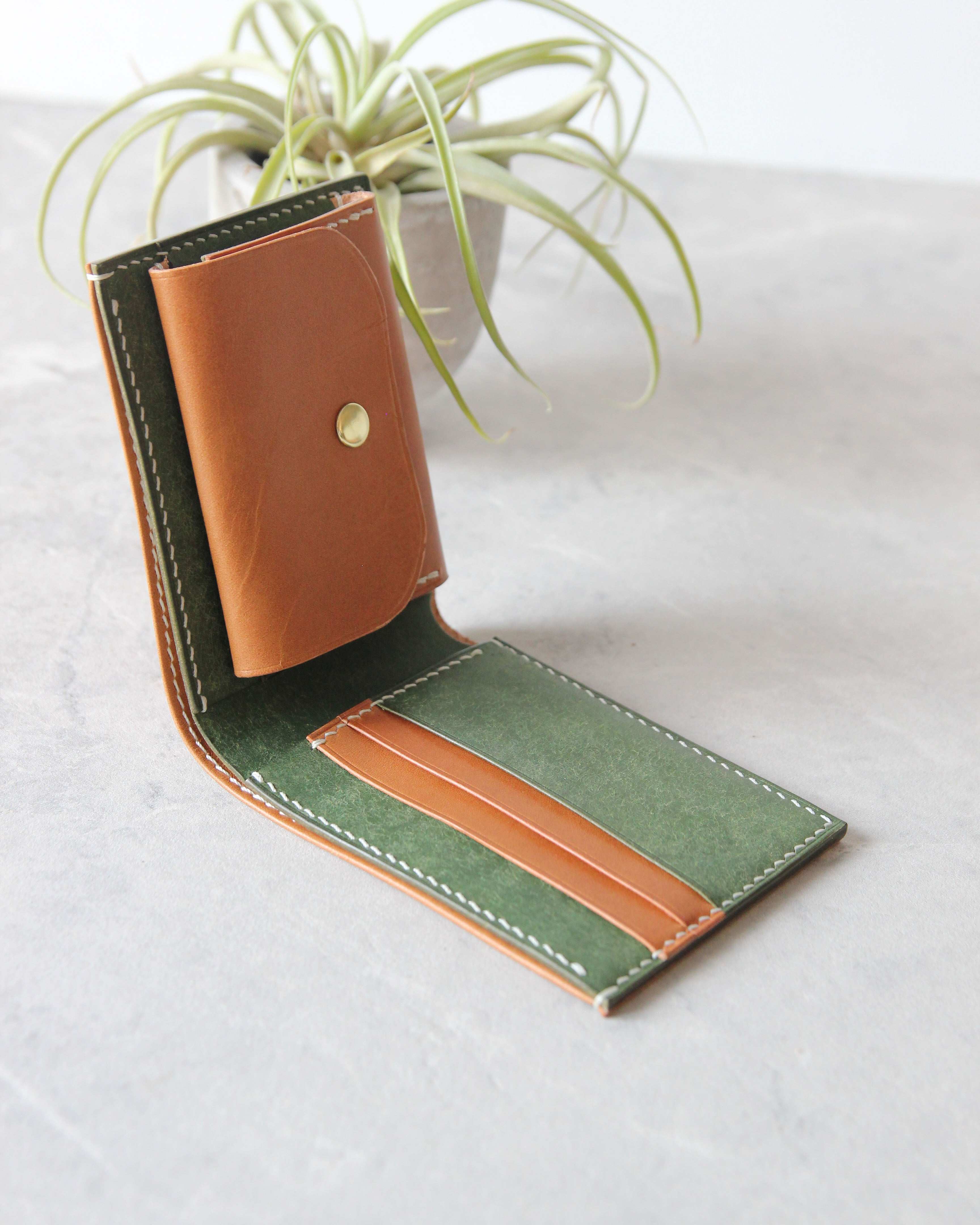 Leather Wallet, Beige and Green, 5 slots, Integrated Coin Pouch, Open view