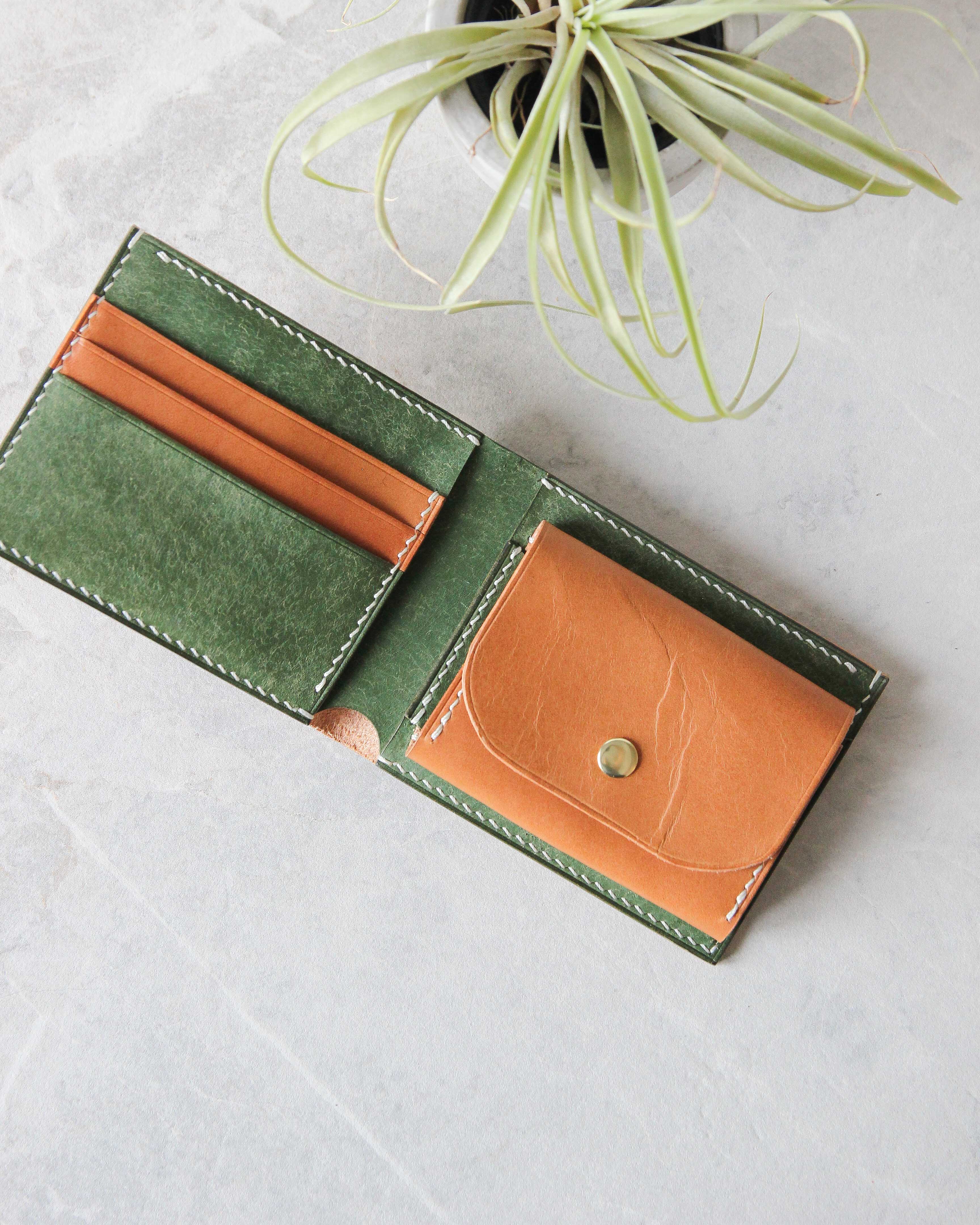 Leather Wallet, Beige and Green, 5 slots, Integrated Coin Pouch, Top view