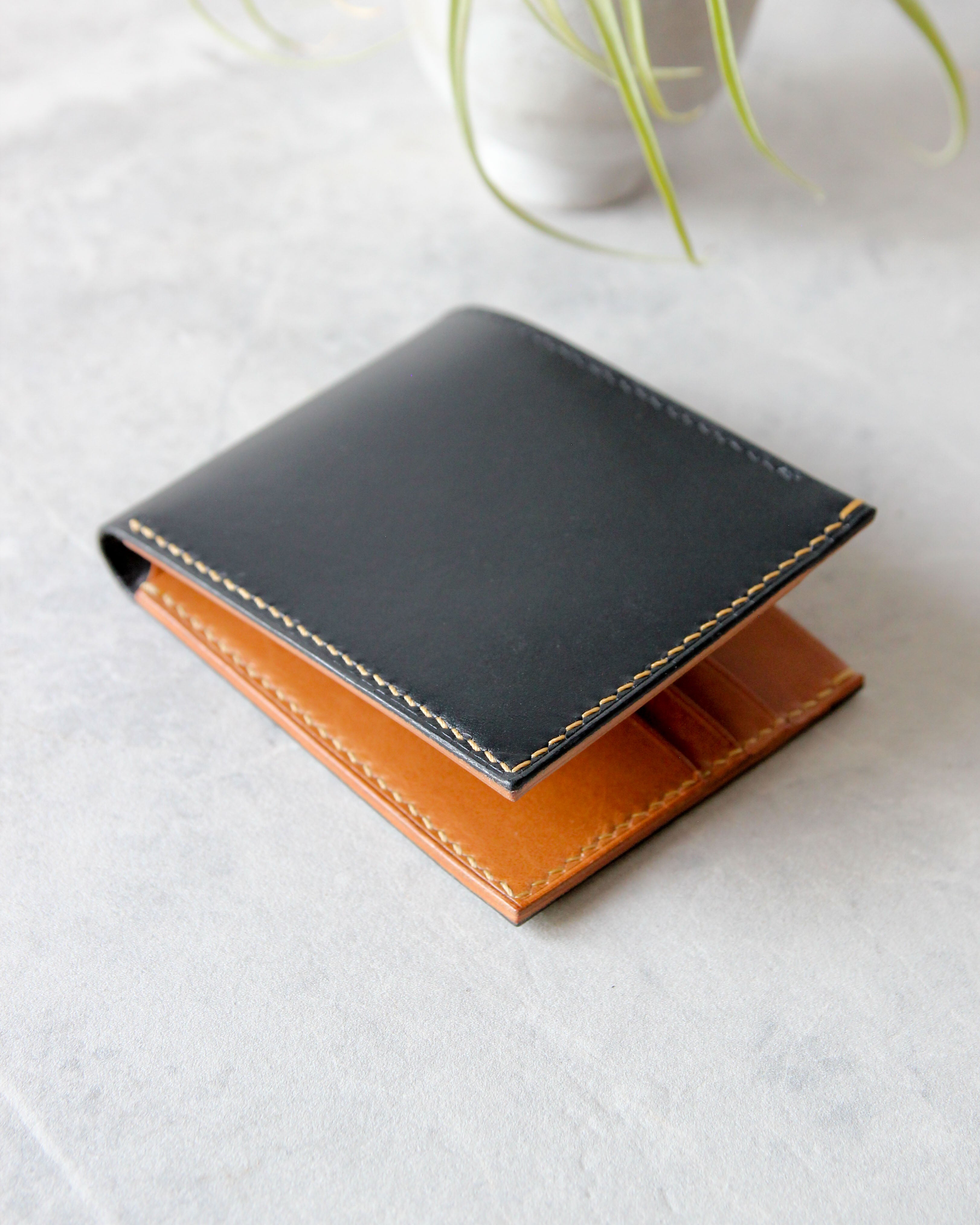 Leather Wallet, Black and Whiskey, 6 slots, Closed view