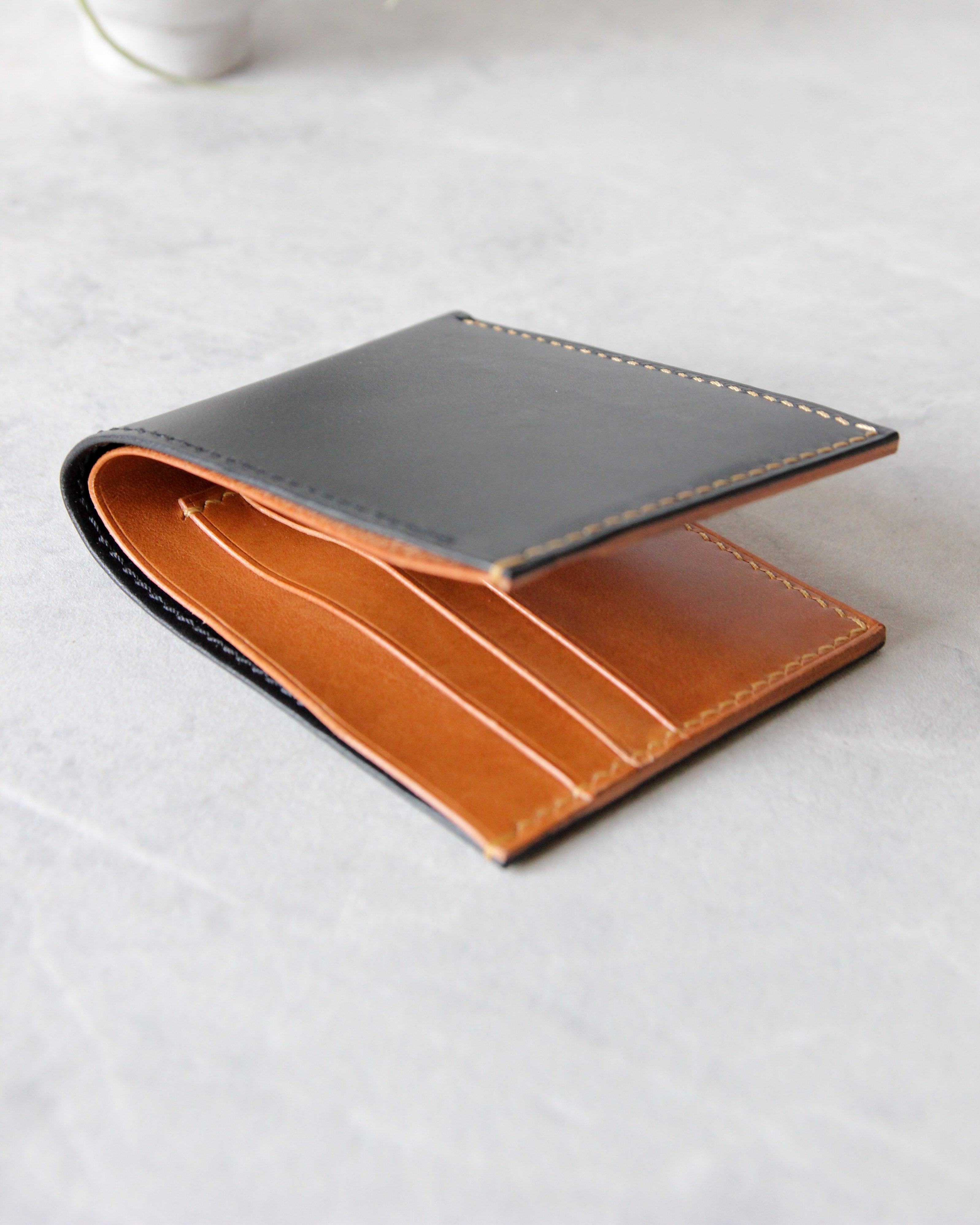 Leather Wallet, Black and Whiskey, 6 slots, Detail view