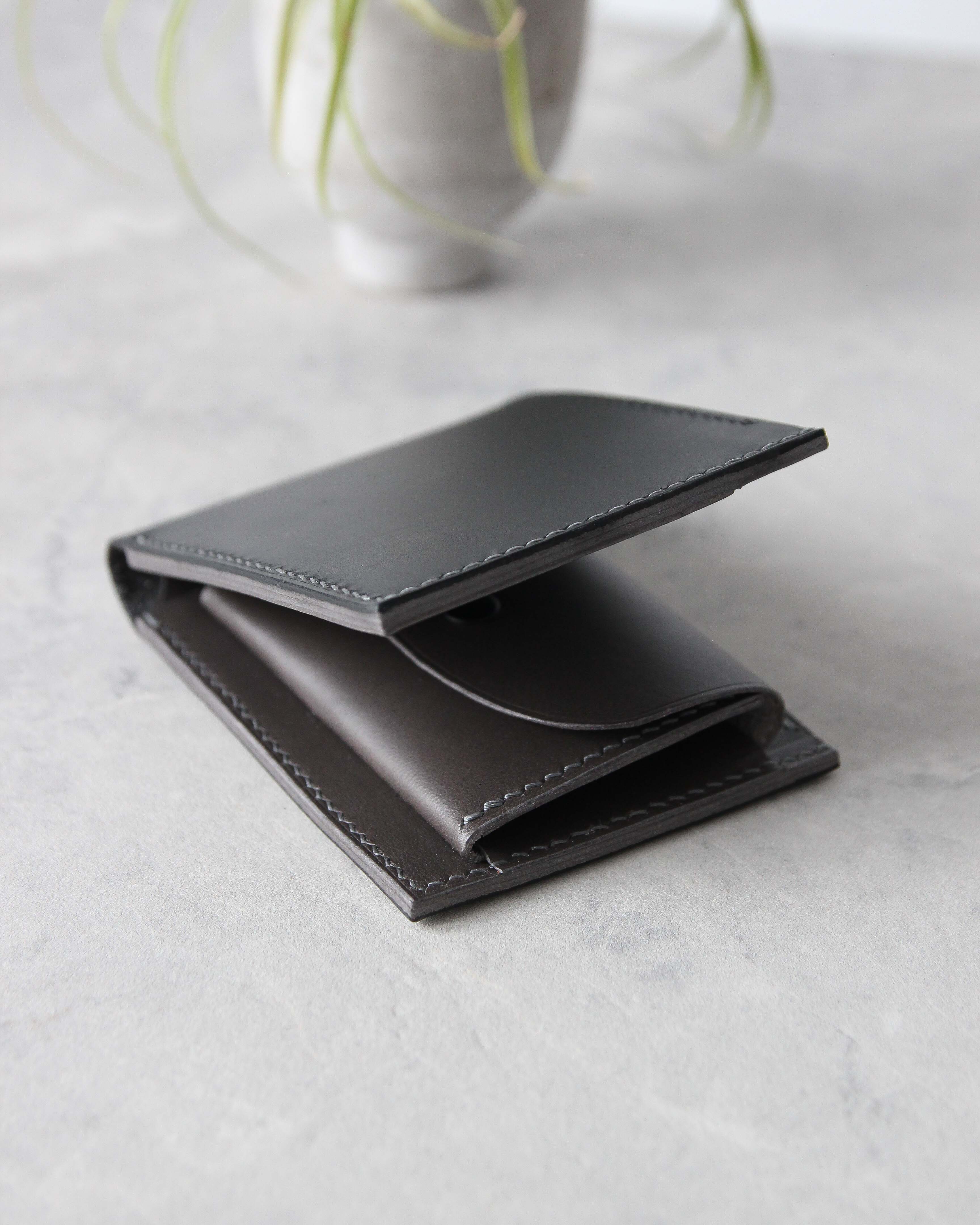 Leather Wallet, Black and gray, 5 slots, Integrated Coin Pouch, Side view