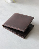 Charger l&#39;image dans la galerie, Leather Wallet, Brown, 8 slots, Closed view
