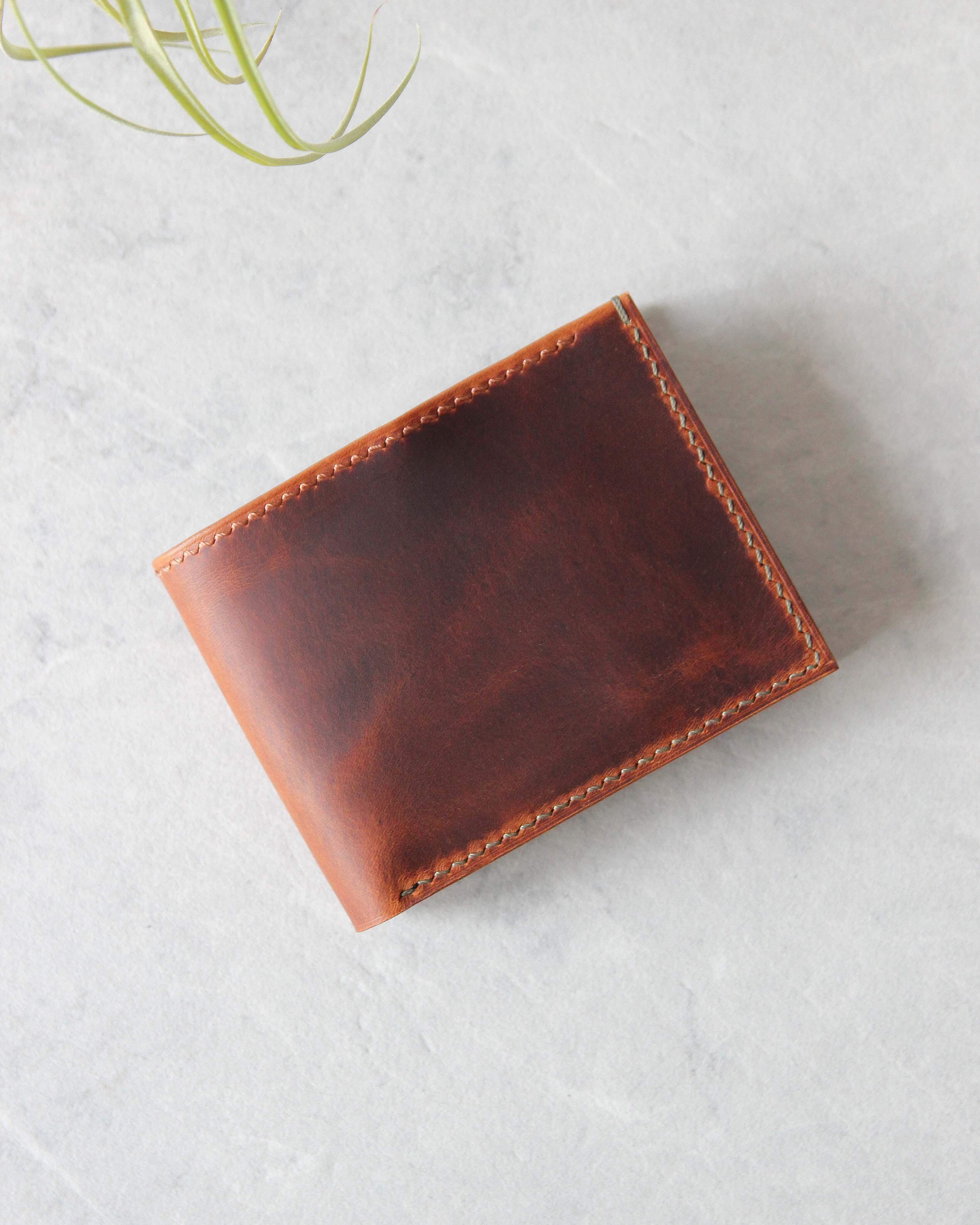 Leather Wallet, Cognac and green, 8 slots, Front view