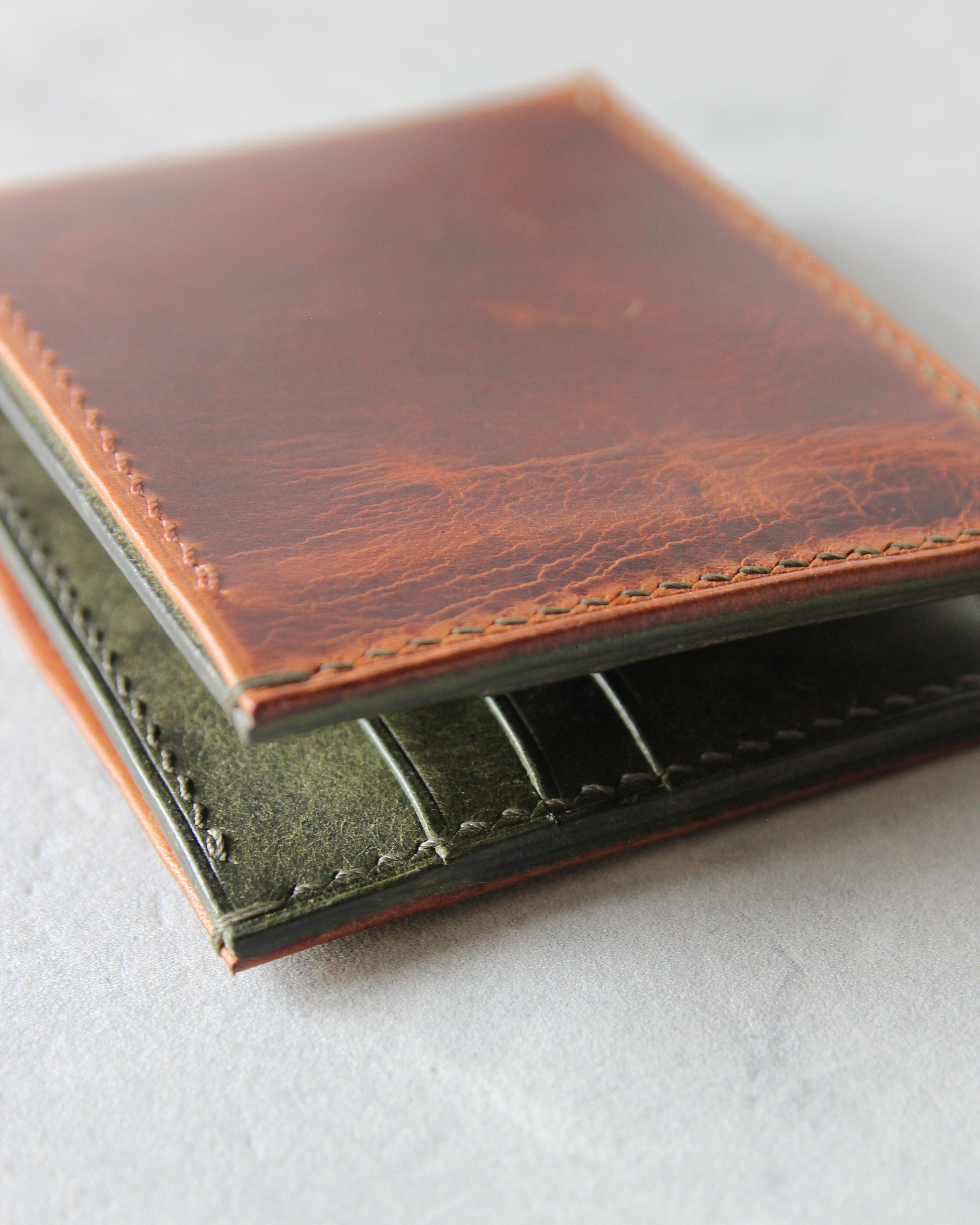 Leather Wallet, Cognac and green, 8 slots, Side view