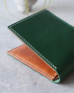 Charger l'image dans la galerie, Leather Wallet, Green and Tan, 5 slots, Integrated Coin Pouch, Closed view
