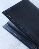 Charger l'image dans la galerie, Leather Wallet, Navy, 5 slots, Integrated Coin Pouch, Detail view
