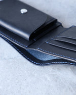 Charger l'image dans la galerie, Leather Wallet, Navy, 5 slots, Integrated Coin Pouch, Slot view
