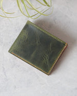 Charger l&#39;image dans la galerie, Leather Wallet, Olive+Orange 8 slots, Closed view
