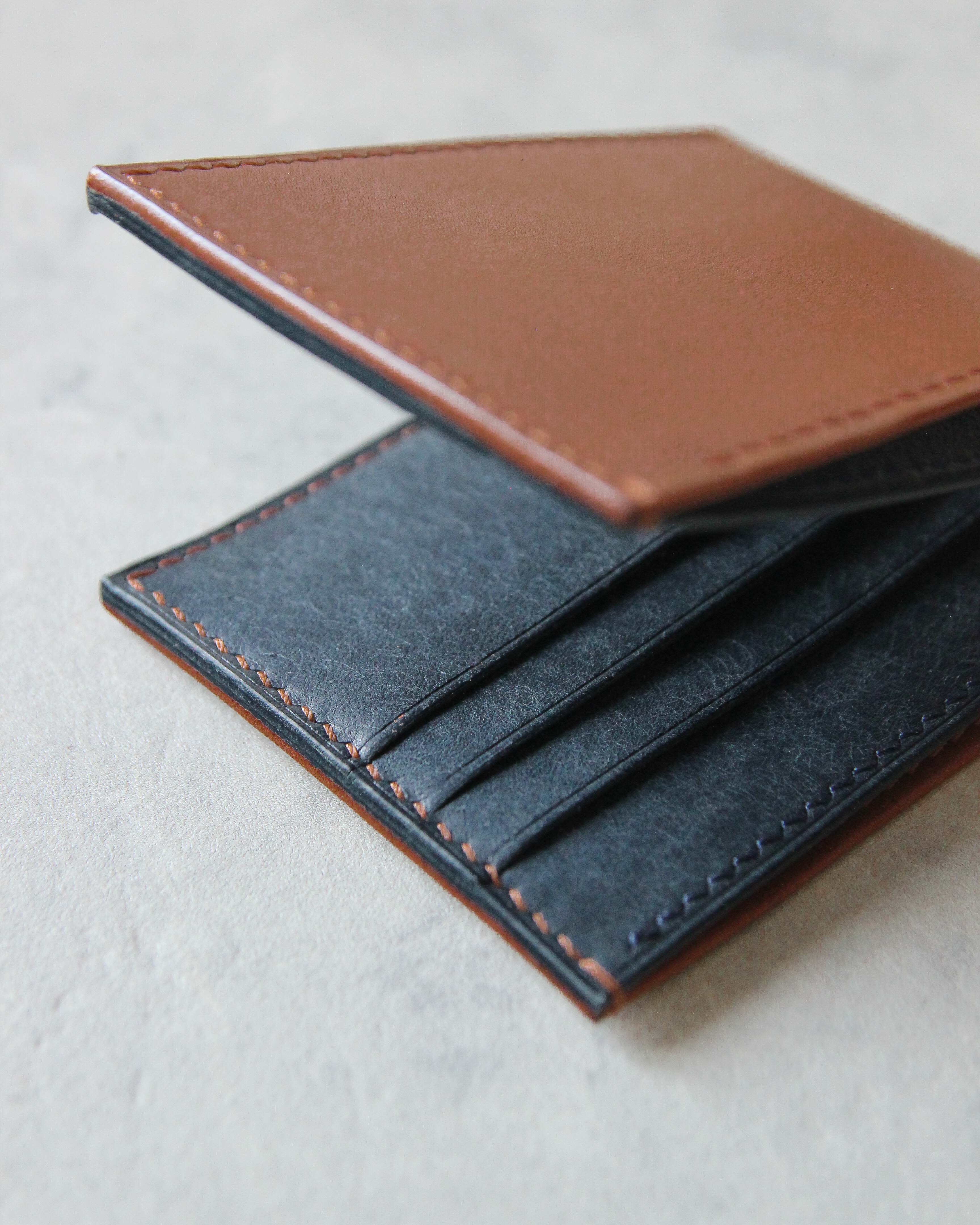 Leather Wallet, Tan+Blue, 8 slots, Detail view