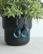 Charger l&#39;image dans la galerie, Leather Earring Blue, Front View
