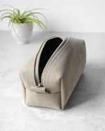 Charger l&#39;image dans la galerie, Leather Toiletry Bag, Sage Green, Side View
