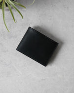 Charger l&#39;image dans la galerie, Leather Wallet ,Black, 4 slots, Closed view
